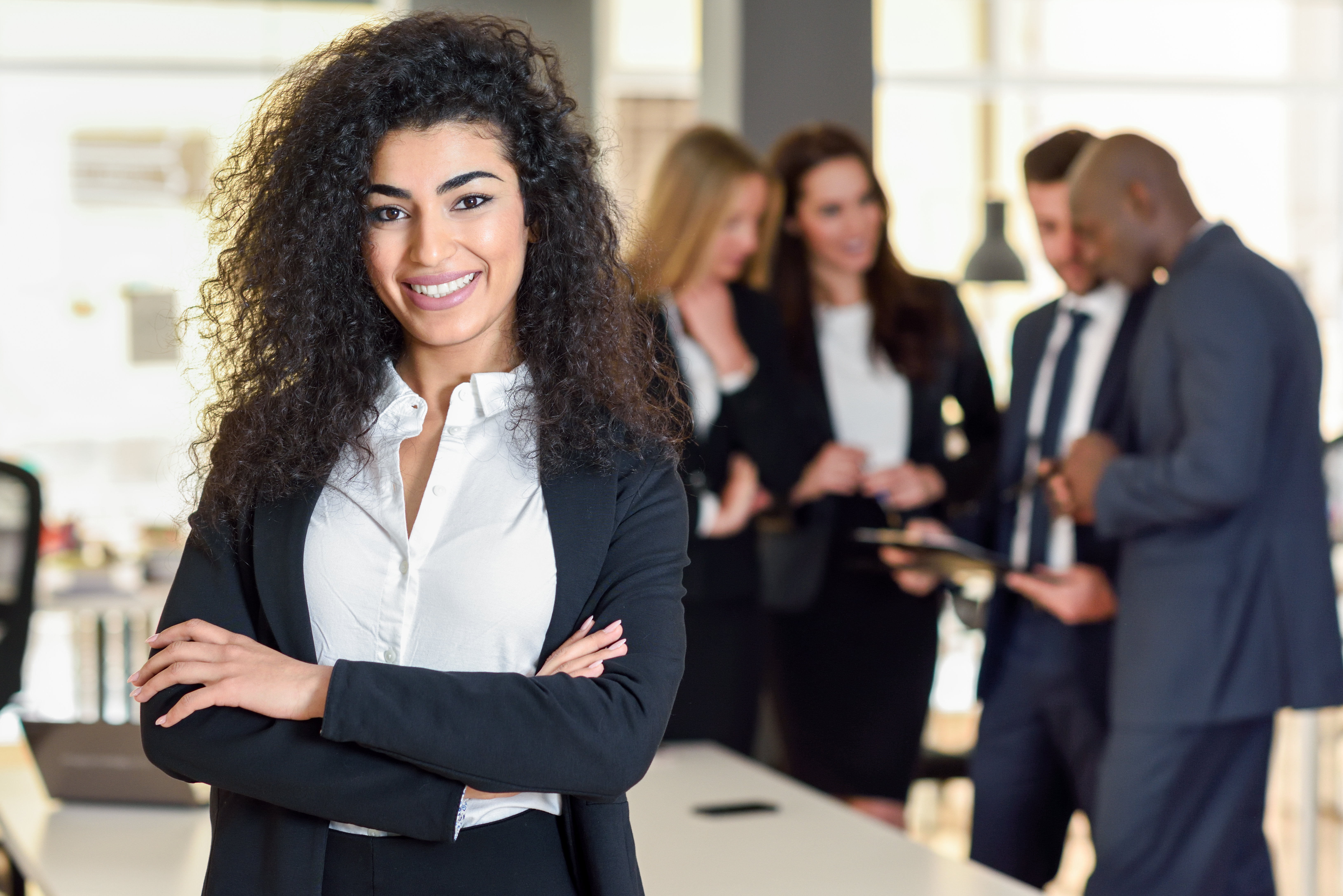 businesswoman-leader-in-modern-office-with-businesspeople-workin