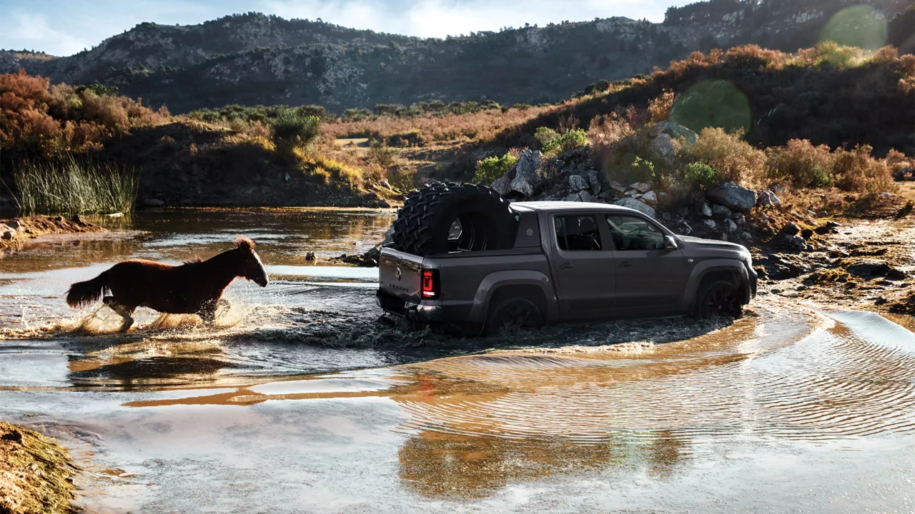 amarok_atravessando_rio